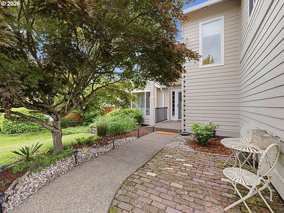 3rd image of 1799 SW Daybreak Way