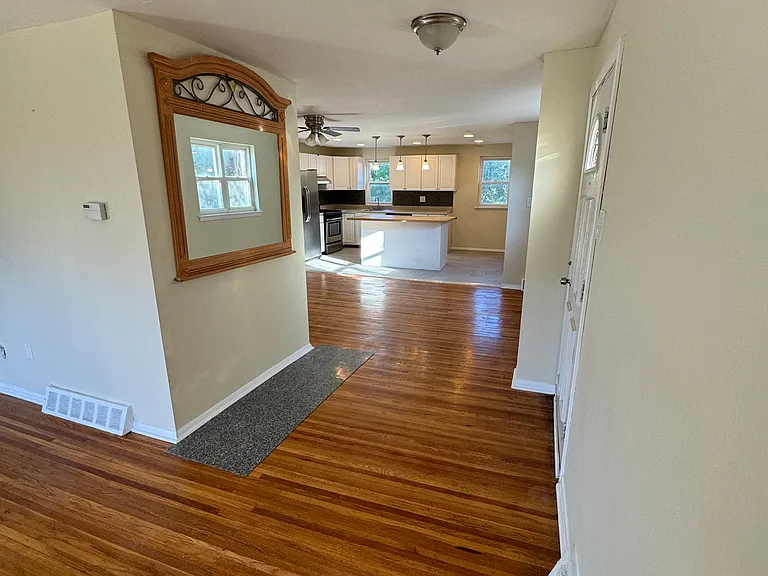 648 Jackson St — Photo 7