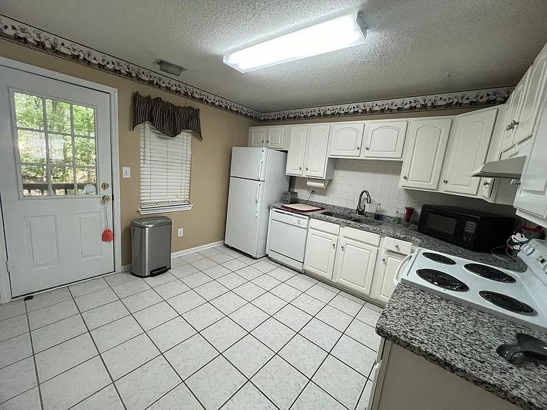 100 Woodstone Dr #33 — Photo 5