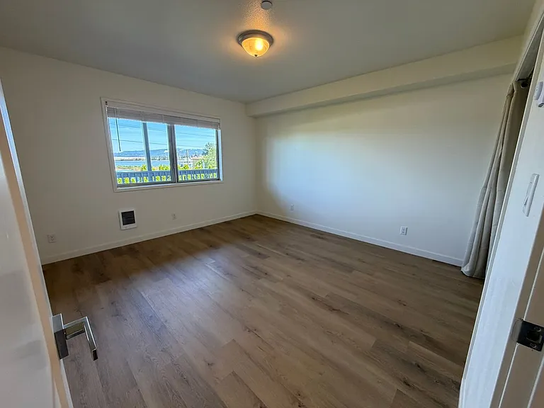 309 W C St — Photo 14