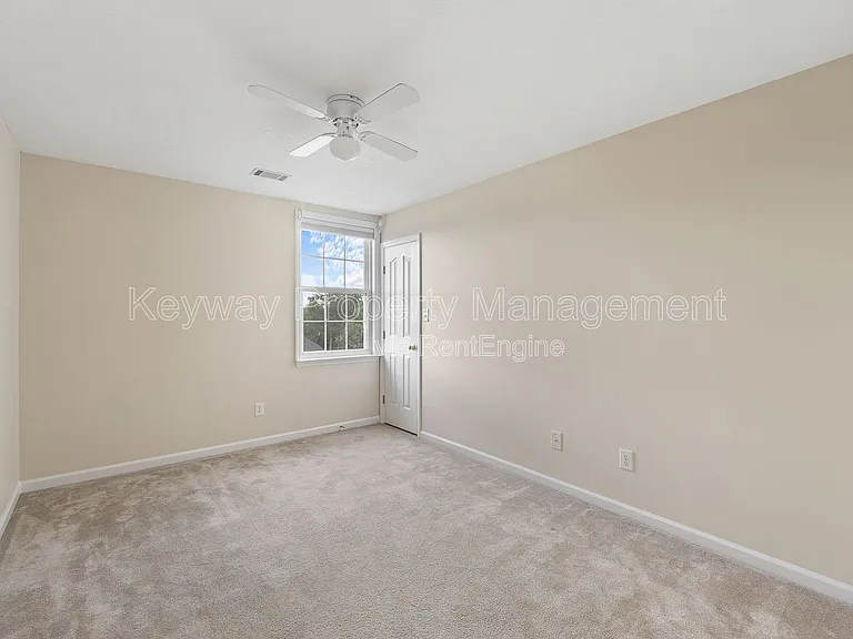 4890 Somerset Dr — Photo 18
