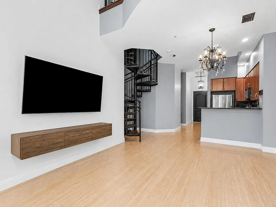 801 S Olive Ave #220