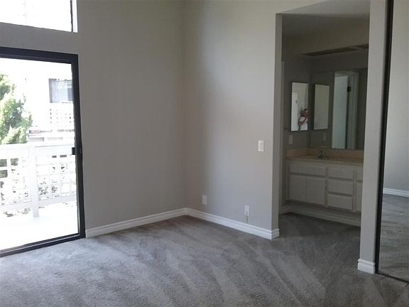 5th image of 526 Via De La Valle