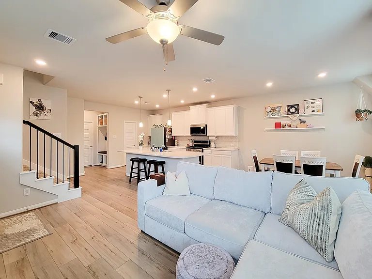 1510 Lakeline Oak Dr — Photo 2