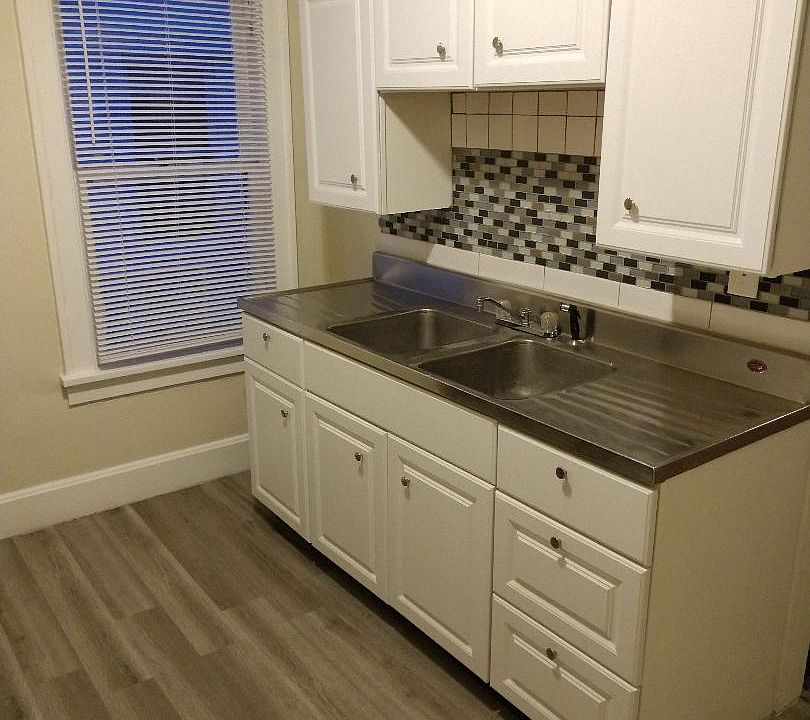 1st image of 1821 Maple Ave #1