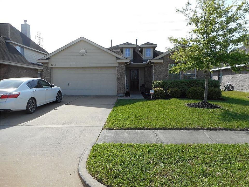 1st image of 2138 Longwood Dr