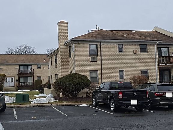 2nd image of 272 Sneden Place W