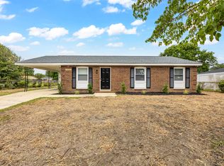 5543 Livingston Dr, Fayetteville, NC 28311