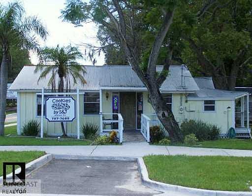 Home for Sale in Palm Harbor, Florida $299,900