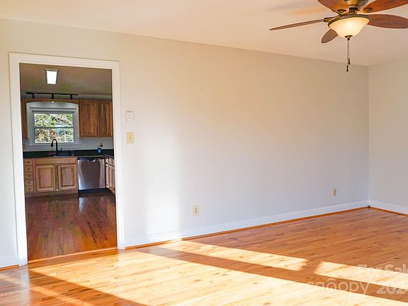 5th image of 2514 Pinoak Dr