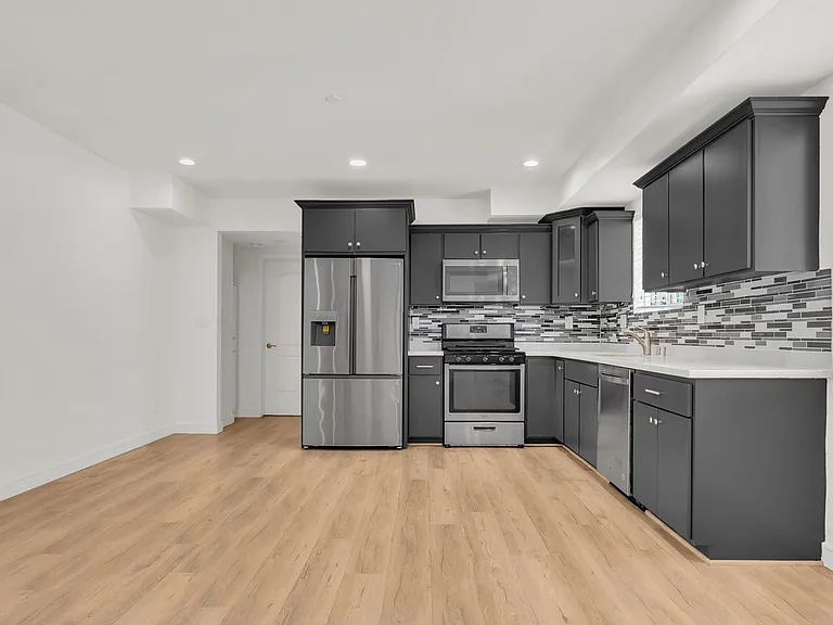 1846 S Curson Ave — Photo 21