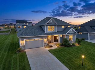 8829 S Shady Leaf Ln, Franklin, WI 53132