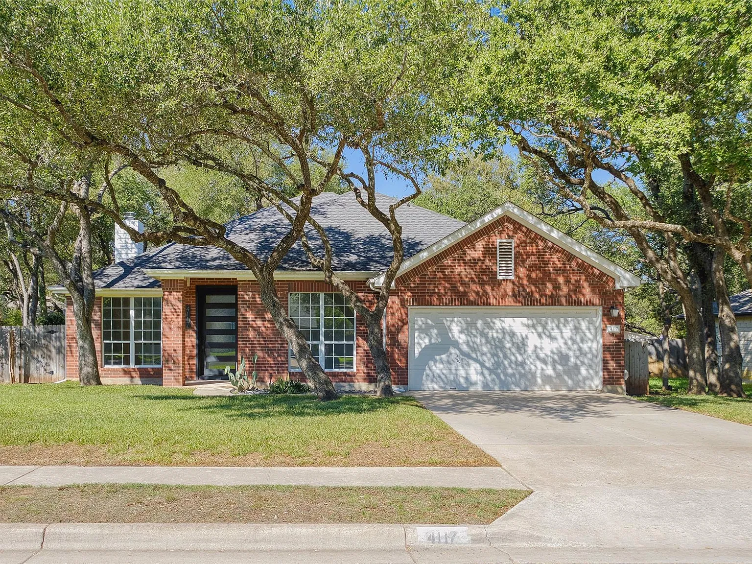 3 bed, 2.0 bath, 2049 sqft, $4,750 — Photo 1