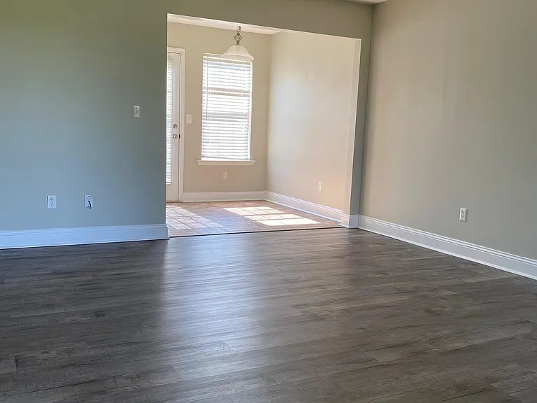 166 Stafford Rd — Photo 4