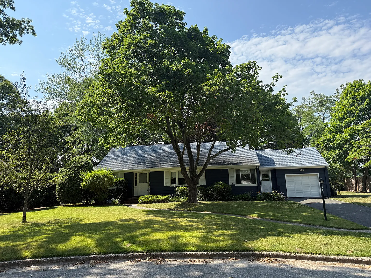190 Ackerly St — Photo 1