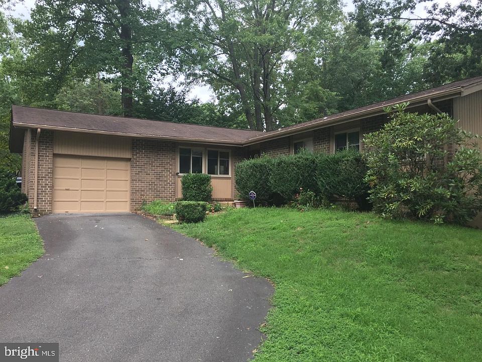 1st image of 16004 Fairway Dr