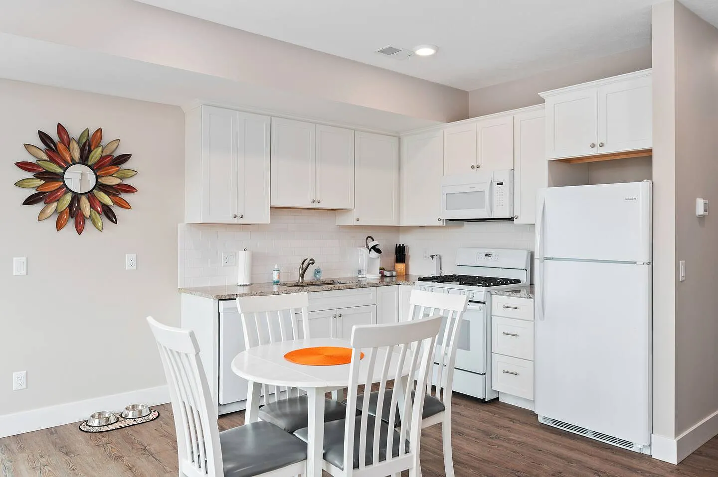 2 bed, 753 sqft, $2,300 — Photo 4