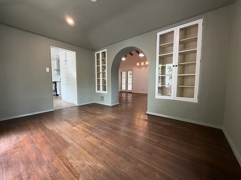 573 S Berkeley Ave — Photo 4