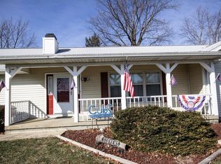 8663 Old State Rd, Mattoon, IL 61938