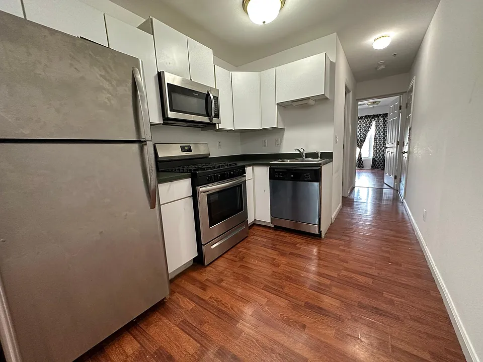 226 Madison St #4