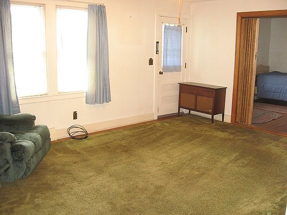 3rd image of 36 Sisco St