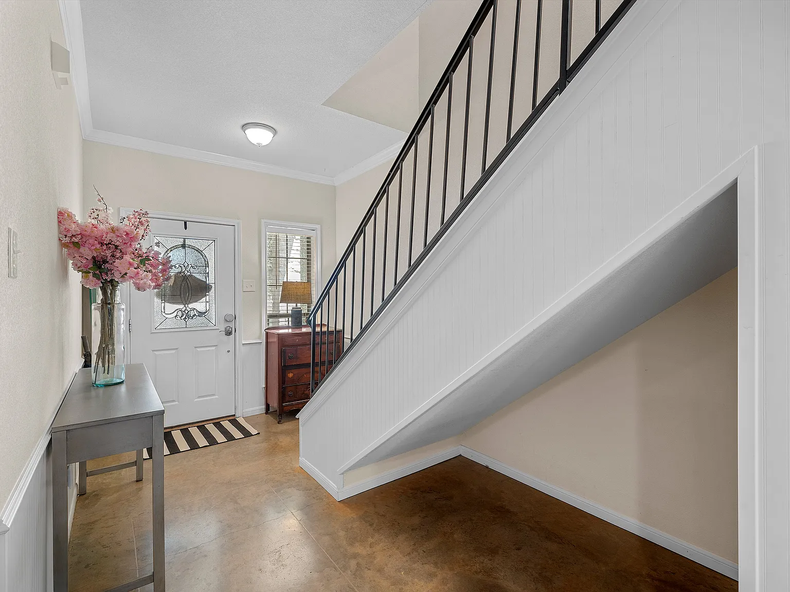 3 bed, 2.5 bath, 2024 sqft, $2,250 — Photo 2