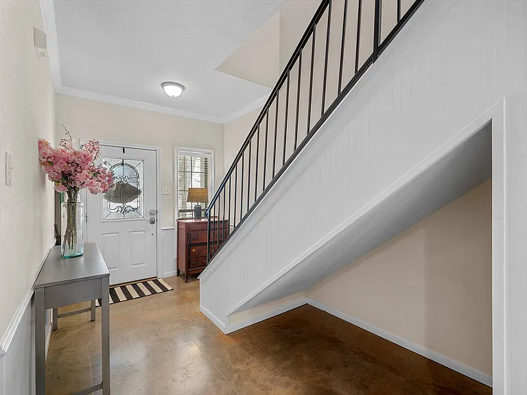2823 Savannah Ct — Photo 2