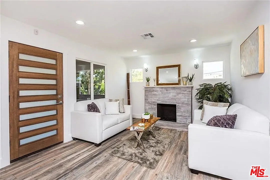 3 bed, 2.0 bath, 966 sqft, $4,795 — Photo 4