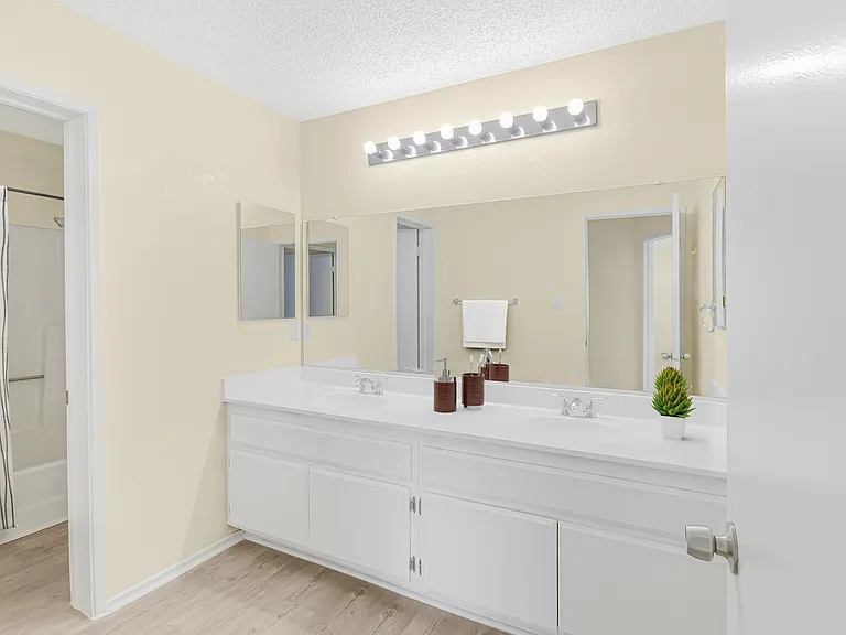 1341 E Avenue R — Photo 10