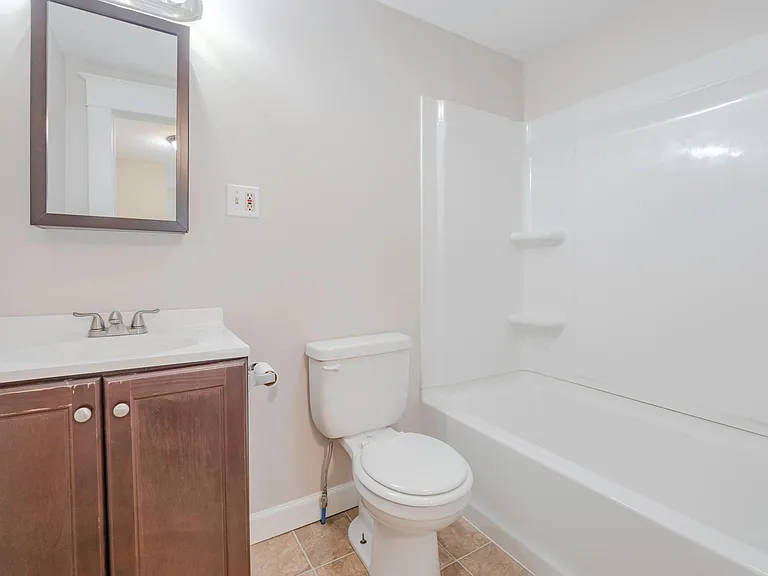 232 Lathrop St — Photo 16