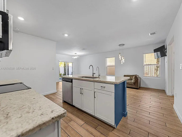 501 NE 6th Ct — Photo 15