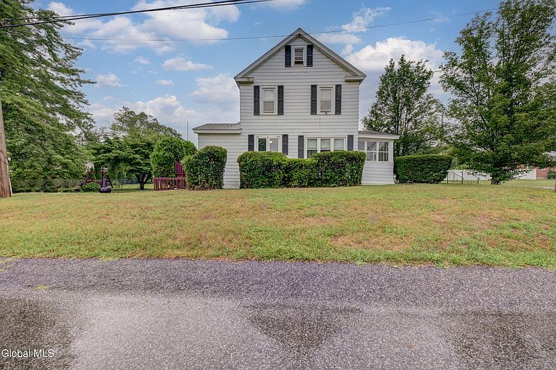 3rd image of 223 Schoolhouse Road