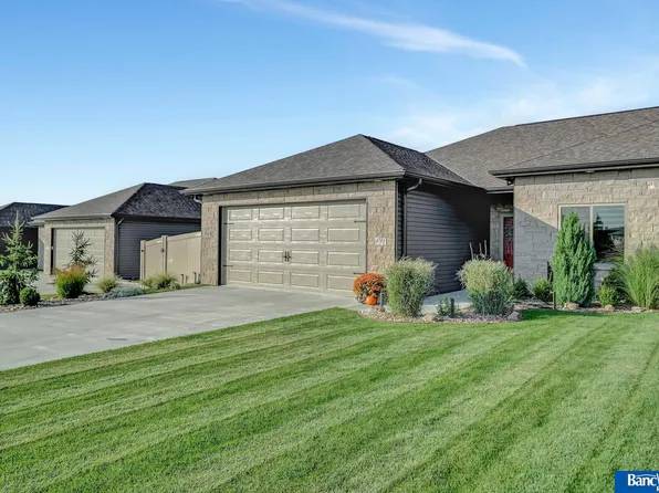 8745 S 37th St, Lincoln, NE 68516