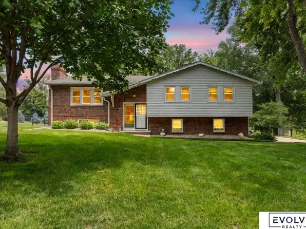 933 S 217th St, Elkhorn, NE 68022