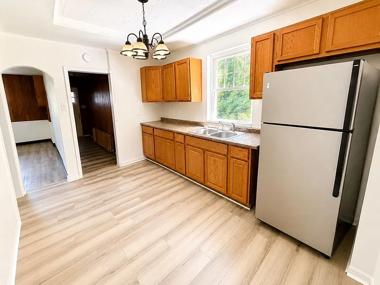 144 Sumner Ave — Photo 2