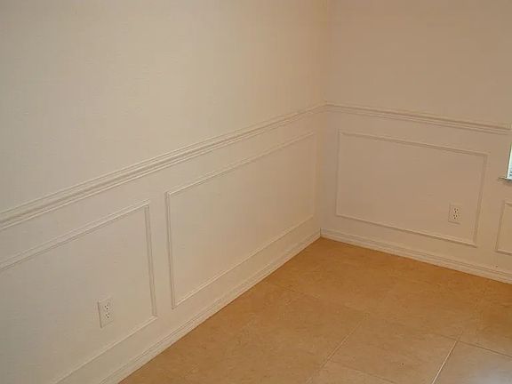 4th image of 2562 Sahara Ln