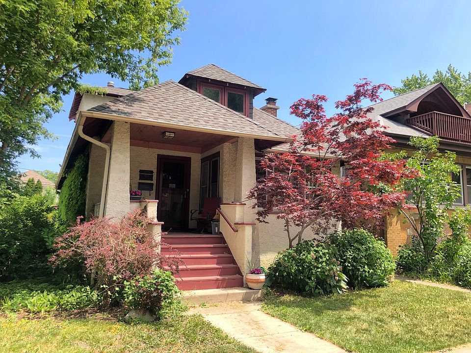 2nd image of 3907 N Sacramento Ave