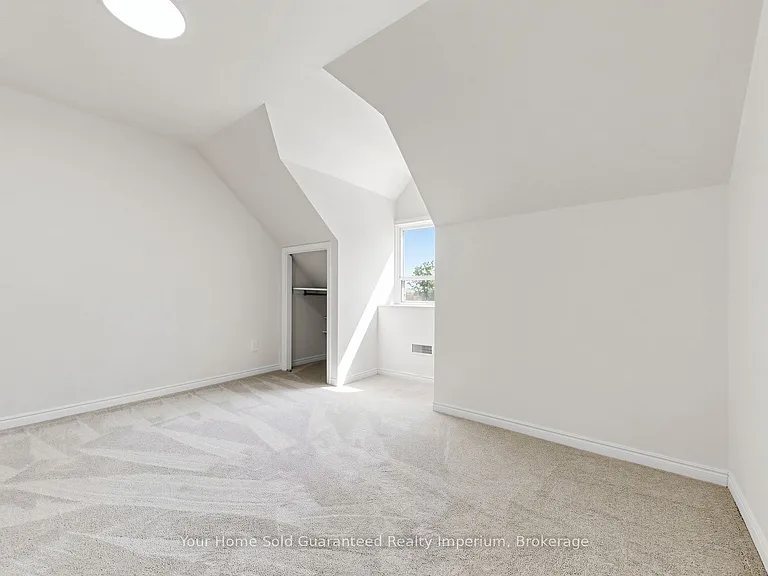 2060 Highway 7 — Photo 23