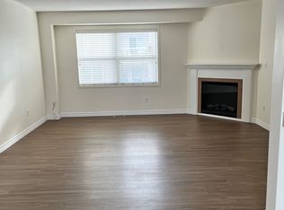 490 Veterans Dr #13, Barrie, ON L4N9N4