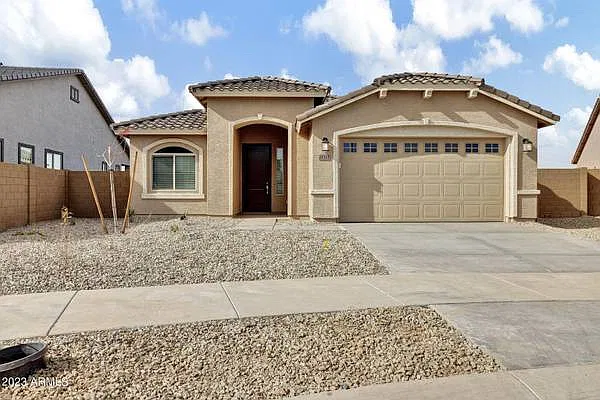 4 bed, 2490 sqft, $2,300 — Photo 1