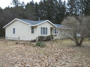 1505 S Colonel Point Dr, Crystal, MI 48818