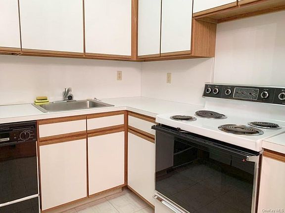 5th image of 302 Longacre Ave APT D-3