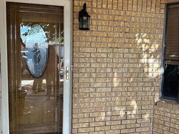 3rd image of 2306 N Thomas Dr