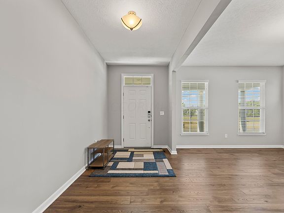4th image of 8488 Foxglove Dr