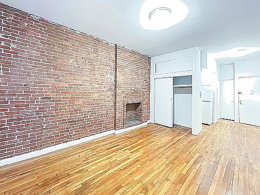 4th image of 1734 2nd Ave #D