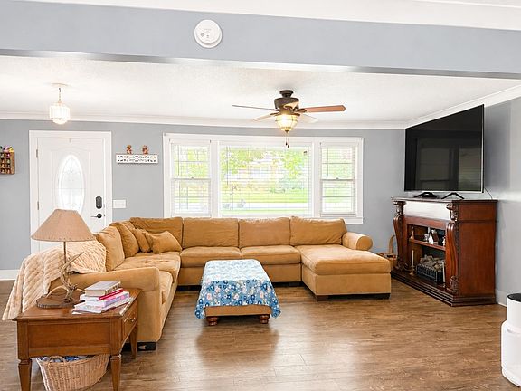 4th image of 906 Avenue B SE