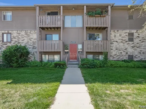 8737 Green Willow St APT 9, Brighton, MI 48116
