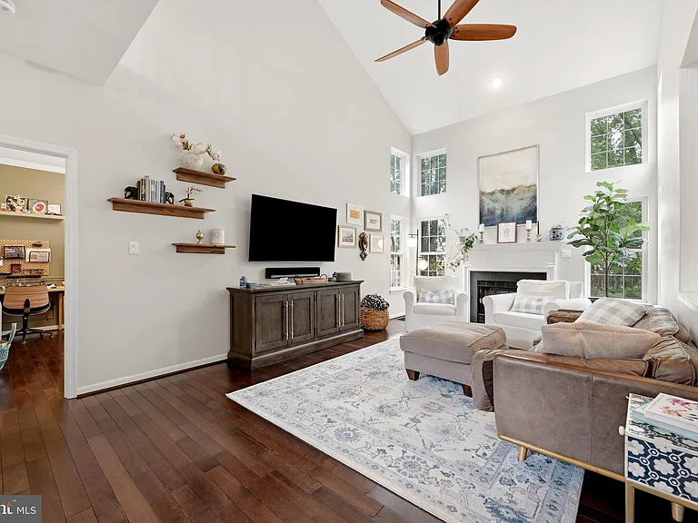 44218 Palladian Ct — Photo 16