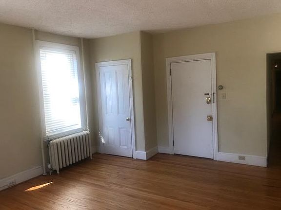 Living Rm Entrance & Coat Closet