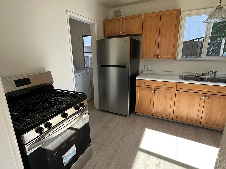 4415 Woodman Ave #4415 — Photo 10